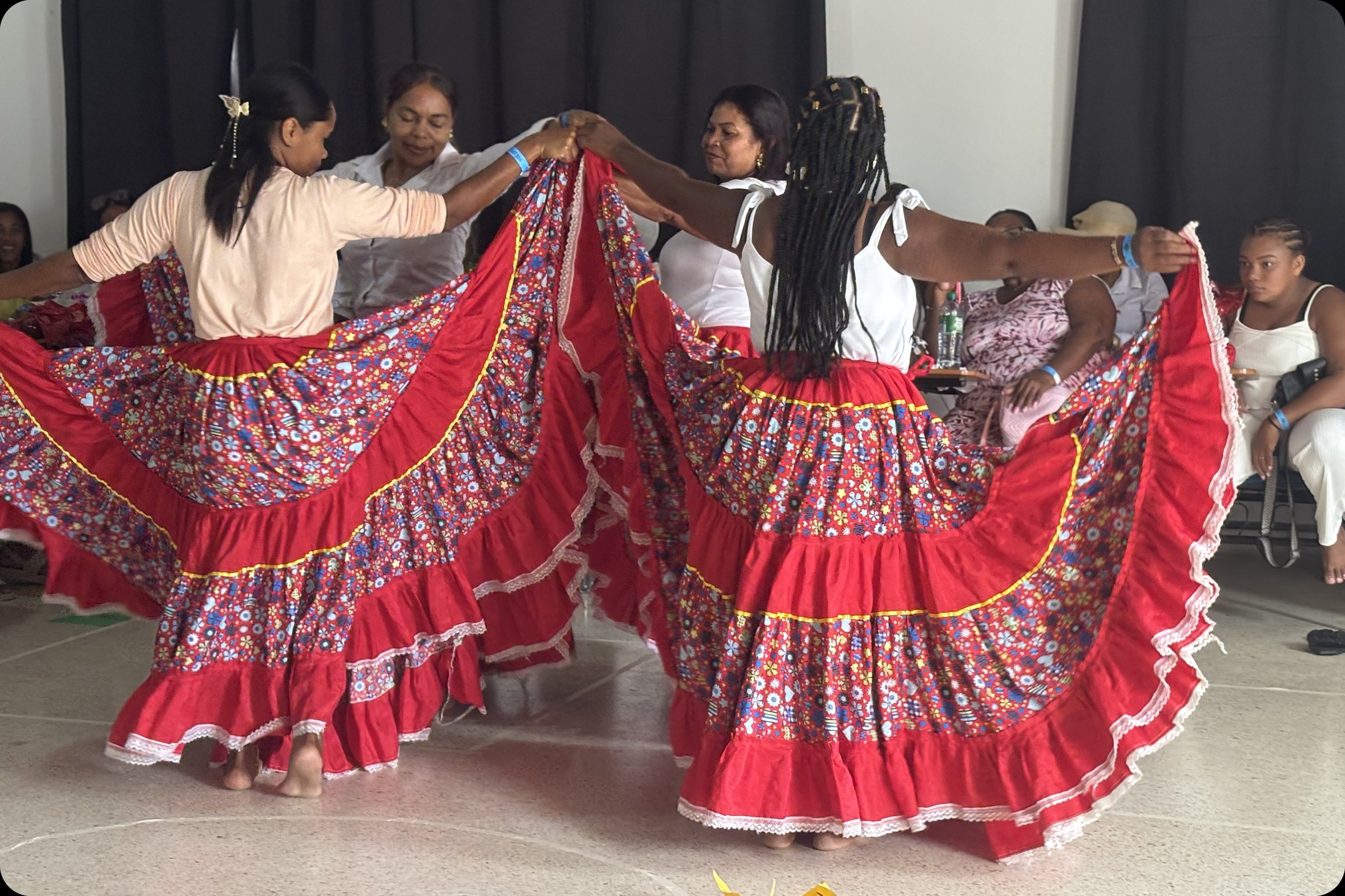 Muestra cultural de danzas tradicionales.